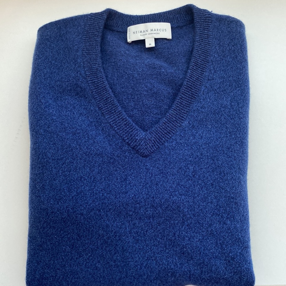 100% cashmere men’s V-neck sweater